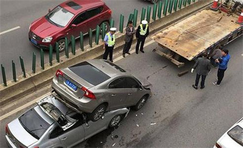 上午刺傷妻子下午車禍身亡怎么回事 具體情況